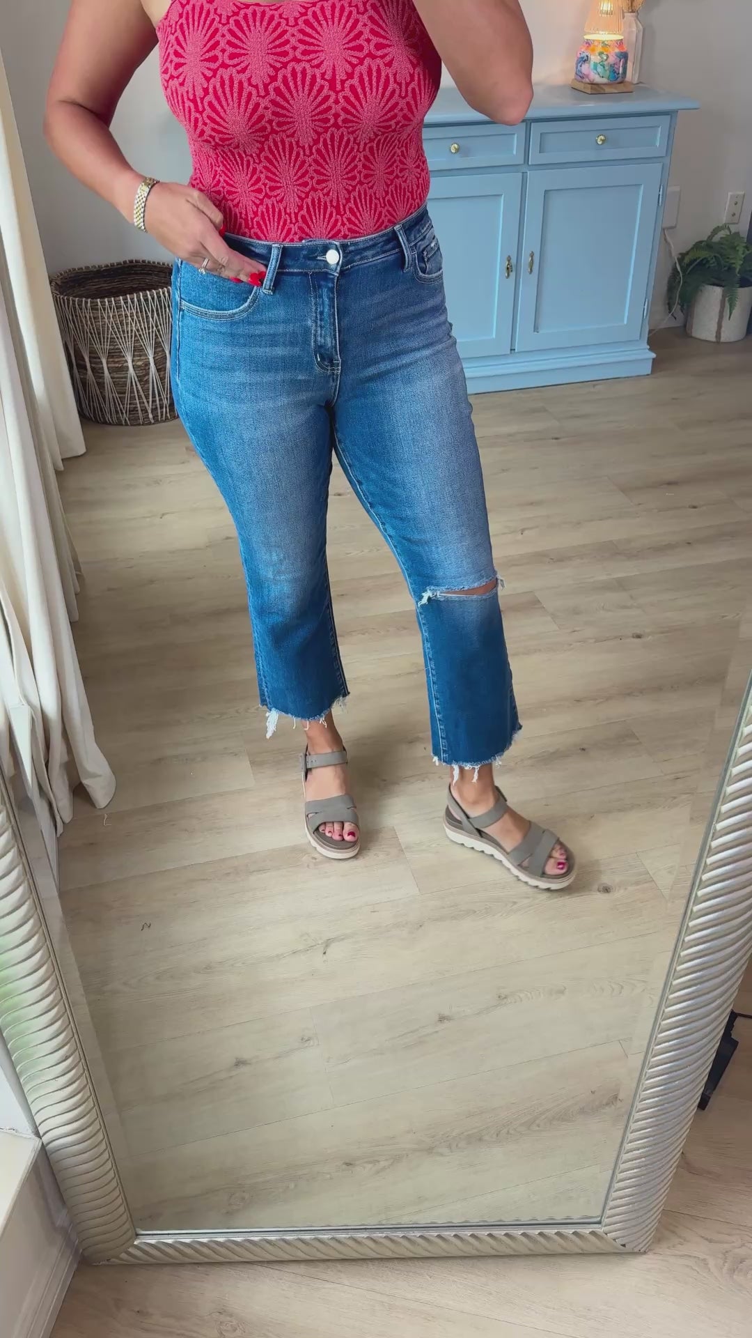 The Frankie Distressed Crop Jeans – Raw Hem Mid Wash Denim – Poppy